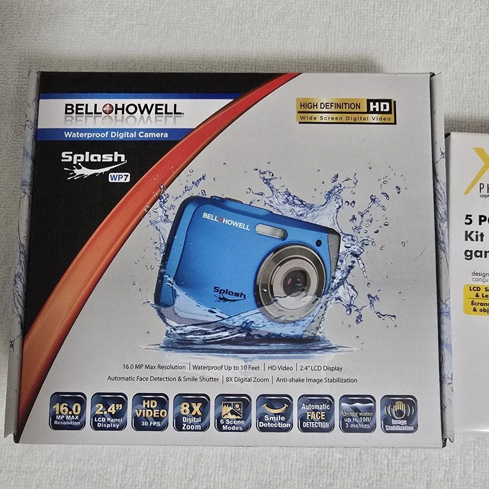 Bell Howell Splash WP7 Waterproof Digital Camera 12 MP 8X Zoom 2.4 LCD Bundle